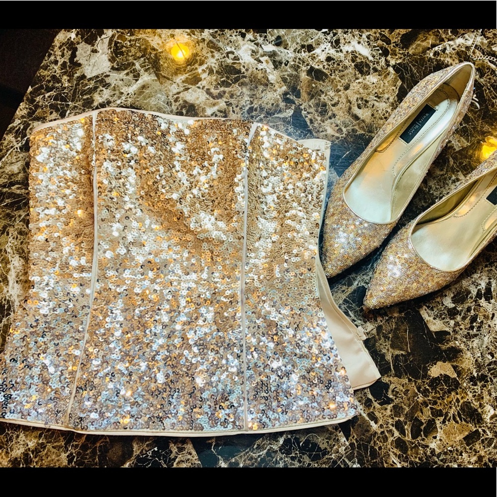 ✨ ✨ top AND Shoes!! ✨ ✨matching! Corset, heels, gold, glitter, beautiful!